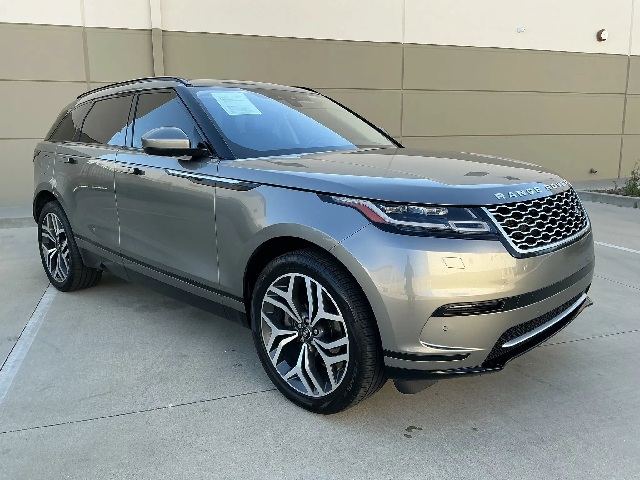 Used 2019 Land Rover Range Rover Velar S AWD/4WD image 3