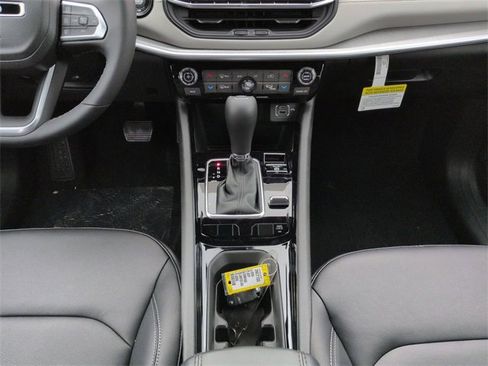 New 2026 Jeep Compass Limited image 18