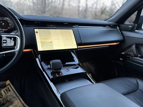 Used 2025 Land Rover Range Rover Sport SE image 28