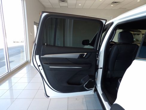 Used 2025 Buick Enclave Preferred image 19