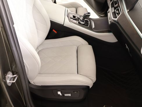 Used 2023 BMW X5 xDrive40i w/ M Sport Package image 14