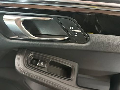 Used 2020 Porsche Macan S image 21