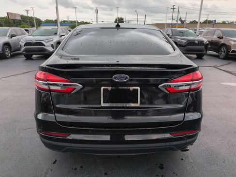 Used 2019 Ford Fusion SE w/ Equipment Group 151A FWD image 4