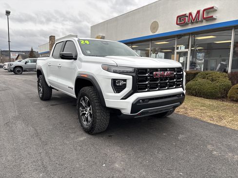 Used 2024 GMC Canyon AT4 w/ Technology Package image 30