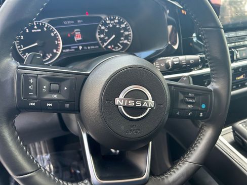 Used 2025 Nissan Pathfinder SV image 28