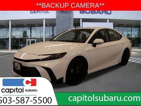 Used 2025 Toyota Camry SE image 7