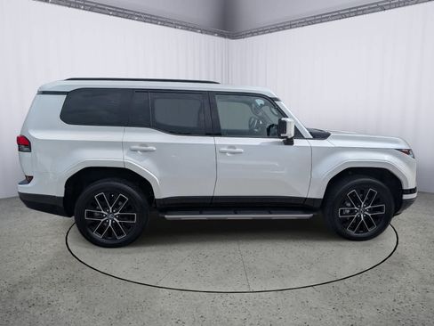 Used 2026 Lexus GX 550 w/ Accessory Package (2T) AWD/4WD image 2