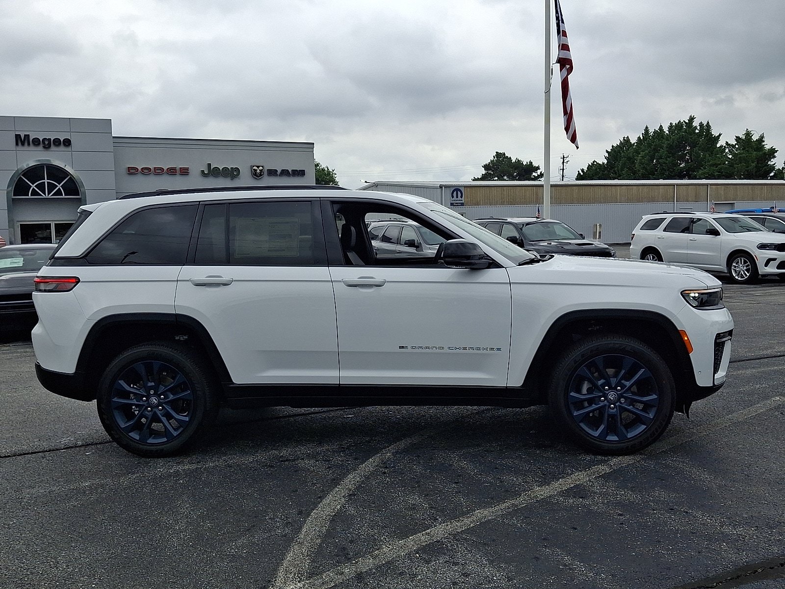 New 2026 Jeep Grand Cherokee Limited AWD/4WD image 7