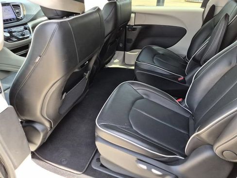 Used 2022 Chrysler Pacifica Limited FWD image 27