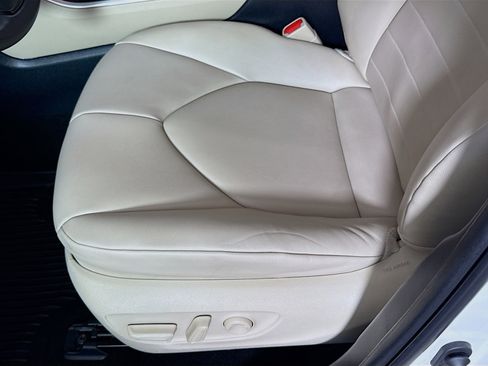 Used 2023 Toyota Highlander XLE AWD/4WD image 20