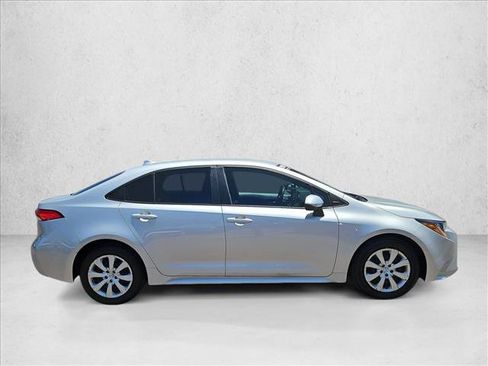 Used 2020 Toyota Corolla LE w/ Carpet Mat Package (TMS) FWD image 4