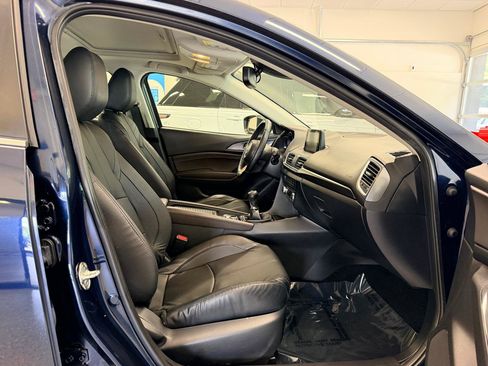 Used 2018 MAZDA MAZDA3 Grand Touring w/ Premium Equipment Package FWD image 23