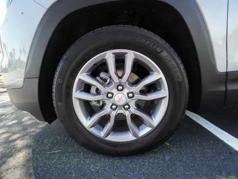 Used 2024 GMC Terrain SLT image 39