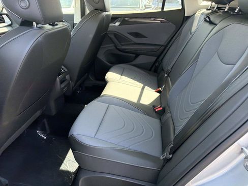 New 2026 Volkswagen Tiguan SE FWD image 11