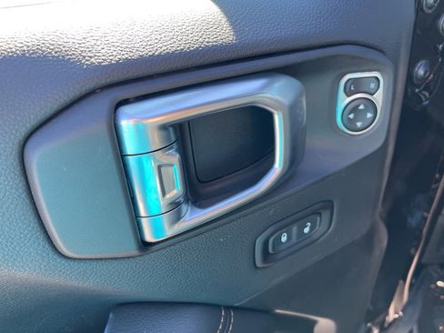 Used 2023 Jeep Gladiator Overland image 22