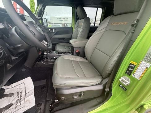 New 2025 Jeep Gladiator Mojave image 9