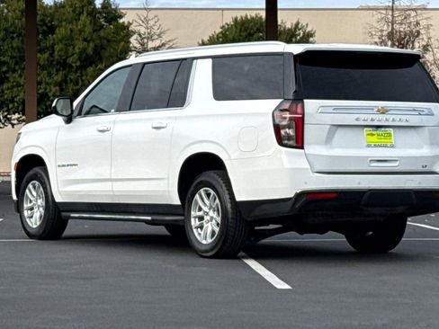 Used 2024 Chevrolet Suburban LT image 3