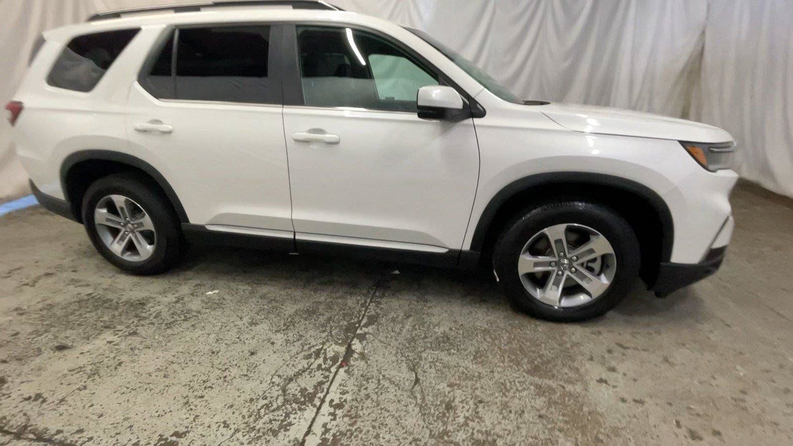 Certified 2025 Honda Pilot EX-L image 4