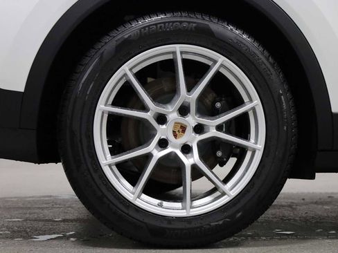 New 2026 Porsche Cayenne Coupe AWD/4WD image 38