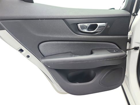 Used 2019 Volvo S60 T6 R-Design image 24