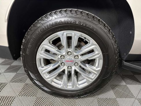 Used 2021 GMC Yukon XL SLT w/ SLT Luxury Plus Package AWD/4WD image 16