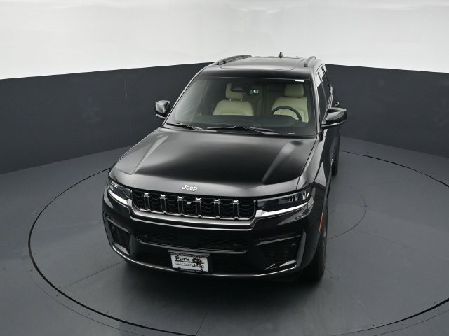 New 2026 Jeep Grand Cherokee Limited w/ Luxury Tech Group II AWD/4WD image 13