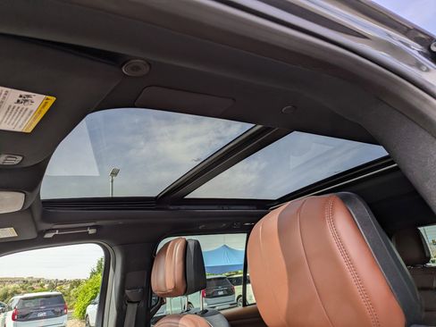 Used 2025 Lincoln Navigator Reserve image 16