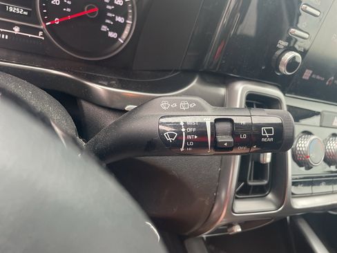 Used 2023 Kia Sorento LX AWD/4WD image 12