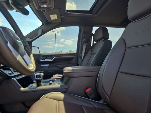 Used 2024 GMC Sierra 1500 Denali w/ Technology Package AWD/4WD image 21