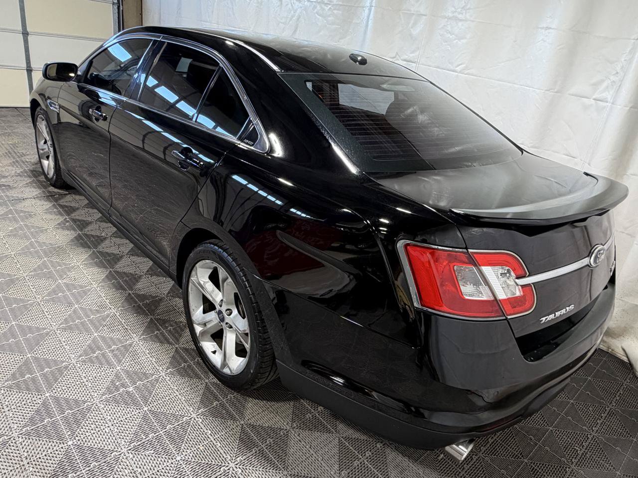 Used 2012 Ford Taurus SHO AWD/4WD image 3