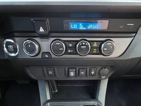 Used 2022 Toyota Tacoma TRD Off-Road AWD/4WD image 18