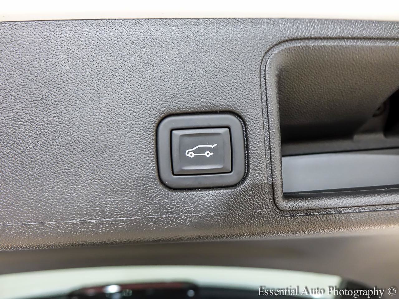 Used 2023 GMC Terrain SLT w/ Tech Package AWD/4WD image 27