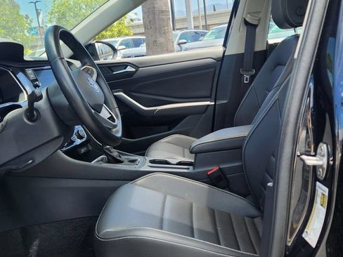 Used 2024 Volkswagen Jetta SE FWD image 11