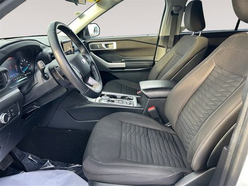 Used 2020 Ford Explorer XLT w/ Comfort Package image 9