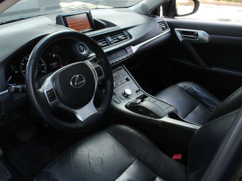 Used 2011 Lexus CT 200h Premium w/ Leather Pkg FWD image 13