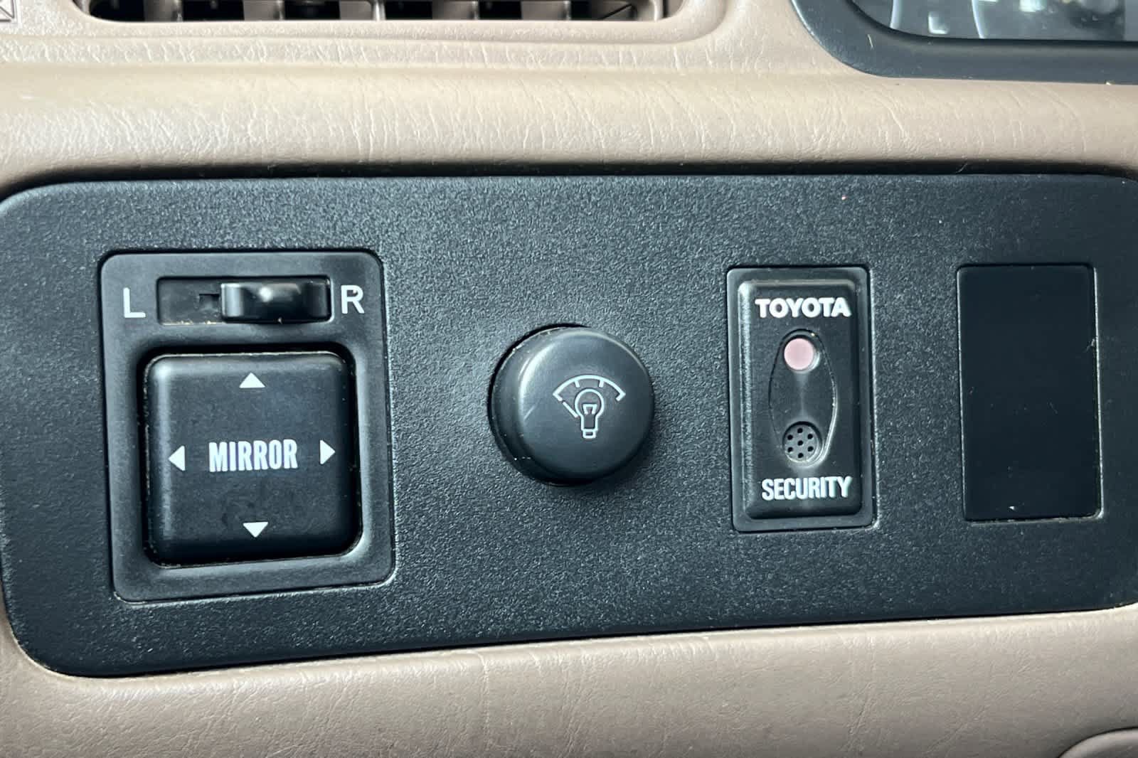 Used 1997 Toyota Camry LE w/ Leather Trim Pkg FWD image 27