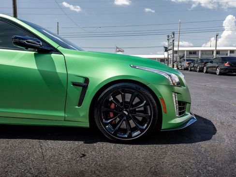 Used 2019 Cadillac CTS V w/ Luxury Package RWD image 12