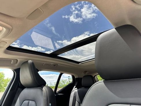 Certified 2026 Volvo XC40 B5 Plus AWD/4WD image 18