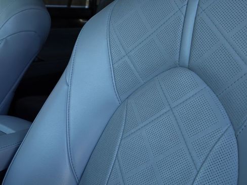 Used 2021 Toyota Highlander Platinum image 22