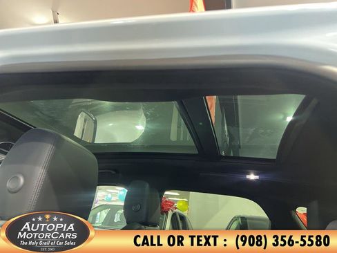 Used 2025 Land Rover Range Rover Velar Dynamic SE image 25