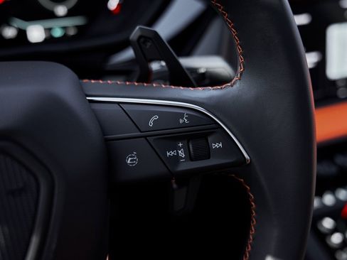 Used 2025 Lamborghini Urus SE image 63