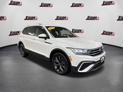 Used 2022 Volkswagen Tiguan SE image 3