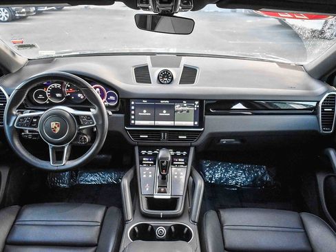 Used 2022 Porsche Cayenne Coupe image 12