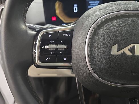 Used 2024 Kia Sorento EX w/ Panoramic Sunroof Package image 18