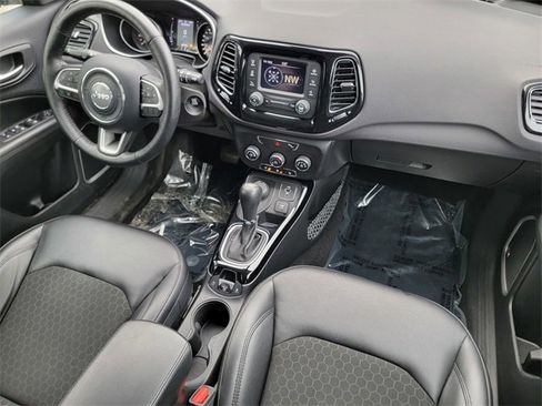 Certified 2018 Jeep Compass Latitude image 39