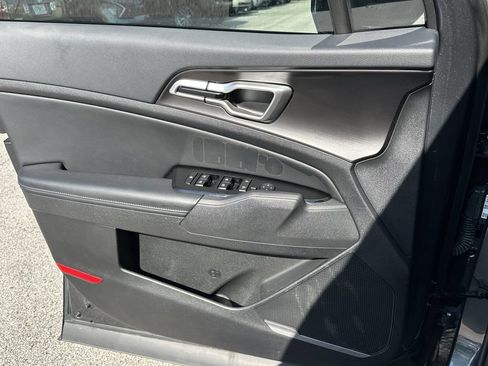 Used 2025 Kia Sportage EX FWD image 24