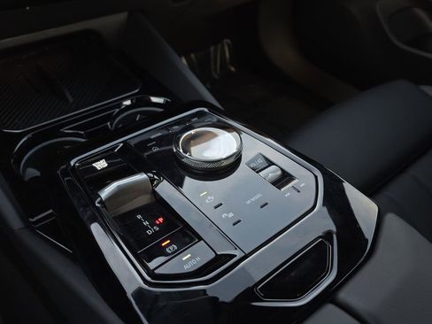 Used 2025 BMW 530i xDrive image 27