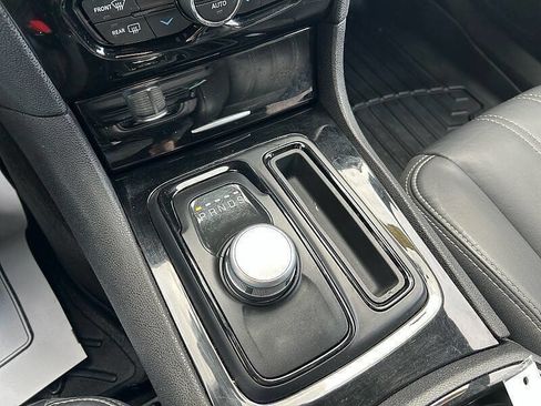 Used 2018 Chrysler 300 S w/ S Model Appearance Package AWD/4WD image 98
