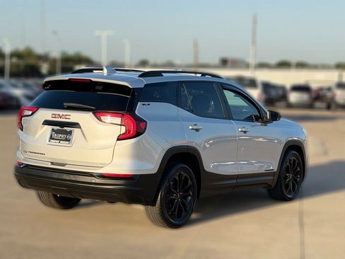 Used 2022 GMC Terrain SLE w/ Driver Convenience Package FWD image 7
