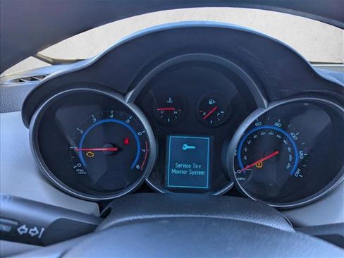 Used 2016 Chevrolet Cruze LT w/ Technology Package image 16